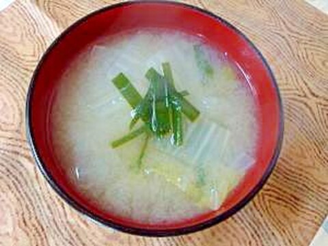 白菜とニラの味噌汁